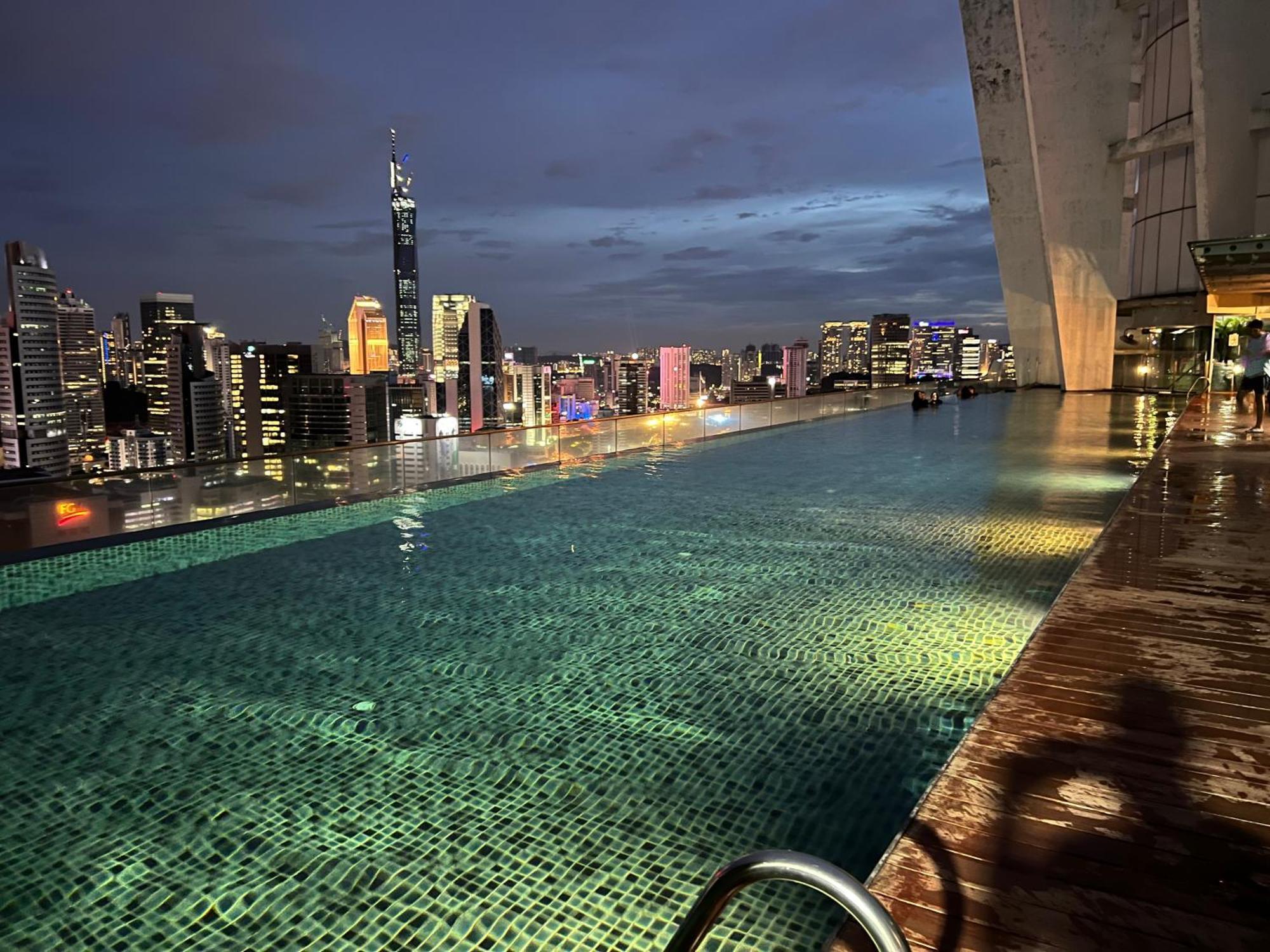 Regalia Spritz Empire Hostel Kuala Lumpur Ngoại thất bức ảnh