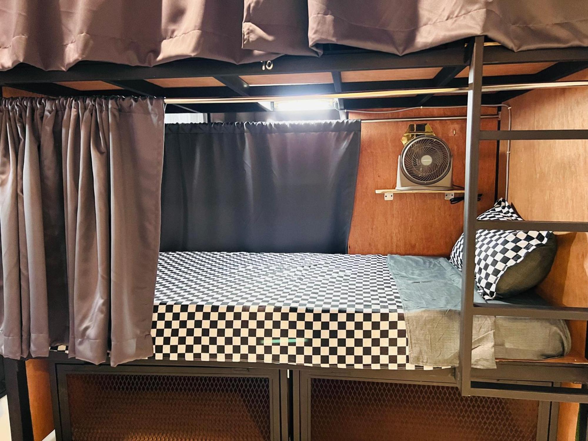 Regalia Spritz Empire Hostel Kuala Lumpur Ngoại thất bức ảnh