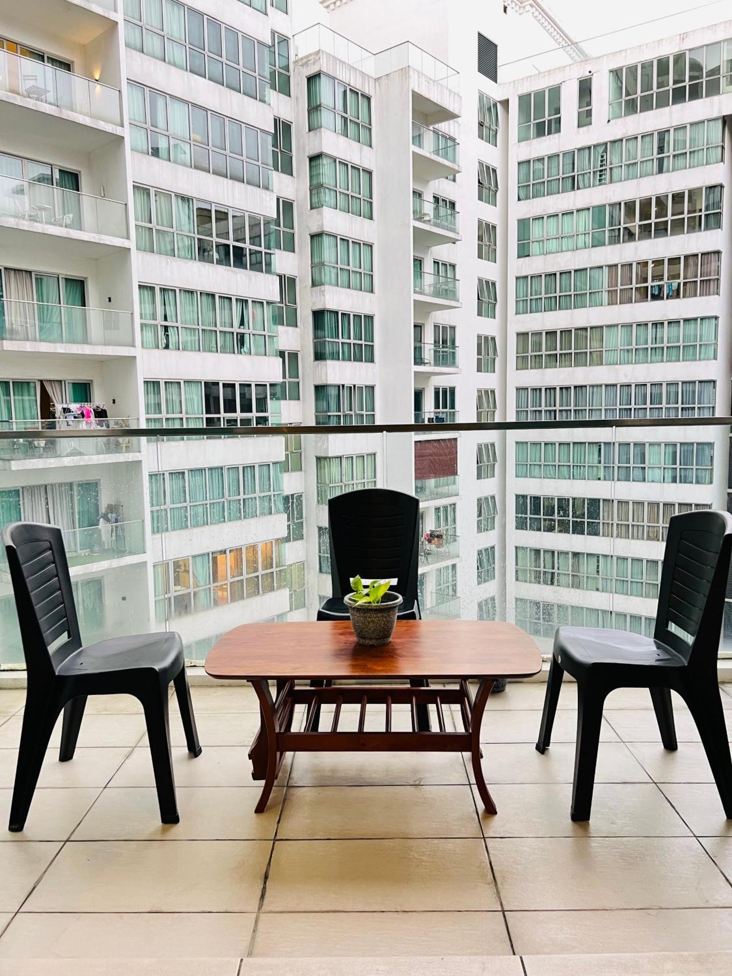 Regalia Spritz Empire Hostel Kuala Lumpur Ngoại thất bức ảnh