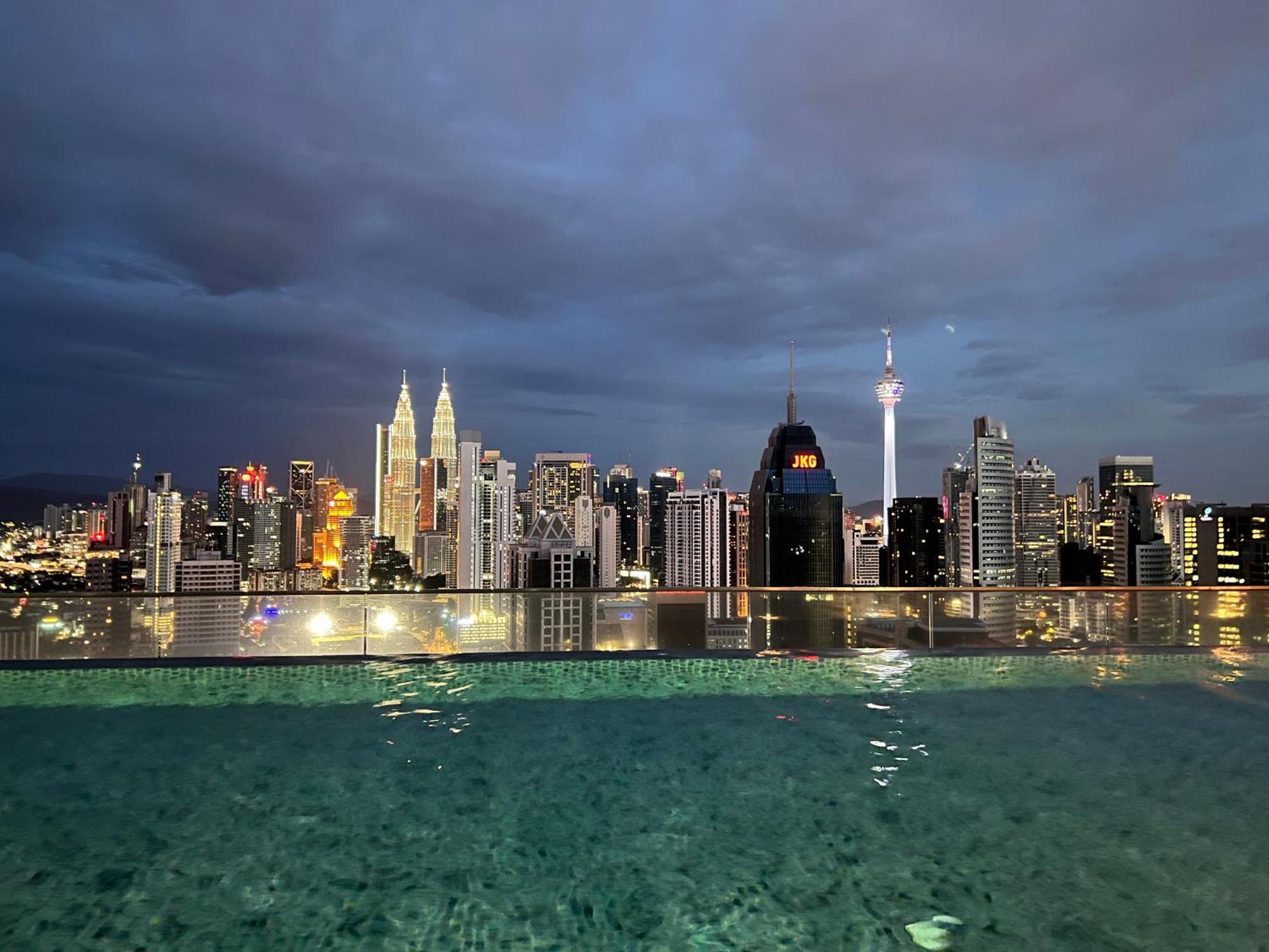 Regalia Spritz Empire Hostel Kuala Lumpur Ngoại thất bức ảnh