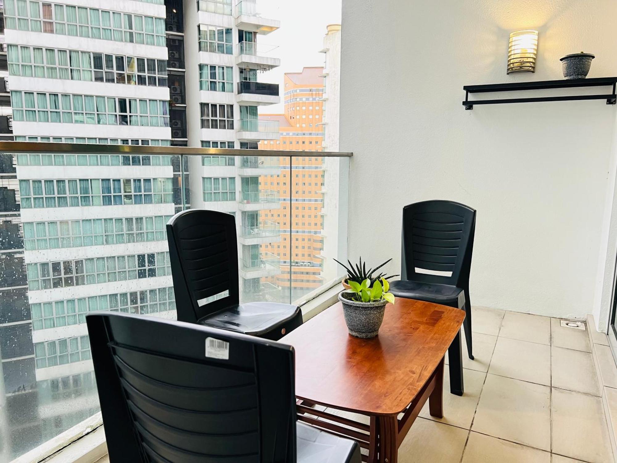 Regalia Spritz Empire Hostel Kuala Lumpur Ngoại thất bức ảnh