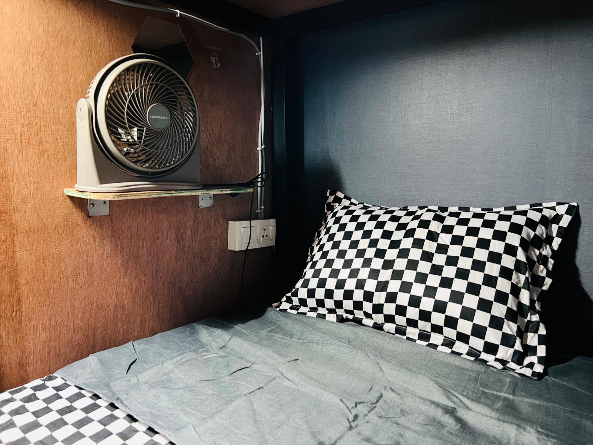 Regalia Spritz Empire Hostel Kuala Lumpur Ngoại thất bức ảnh