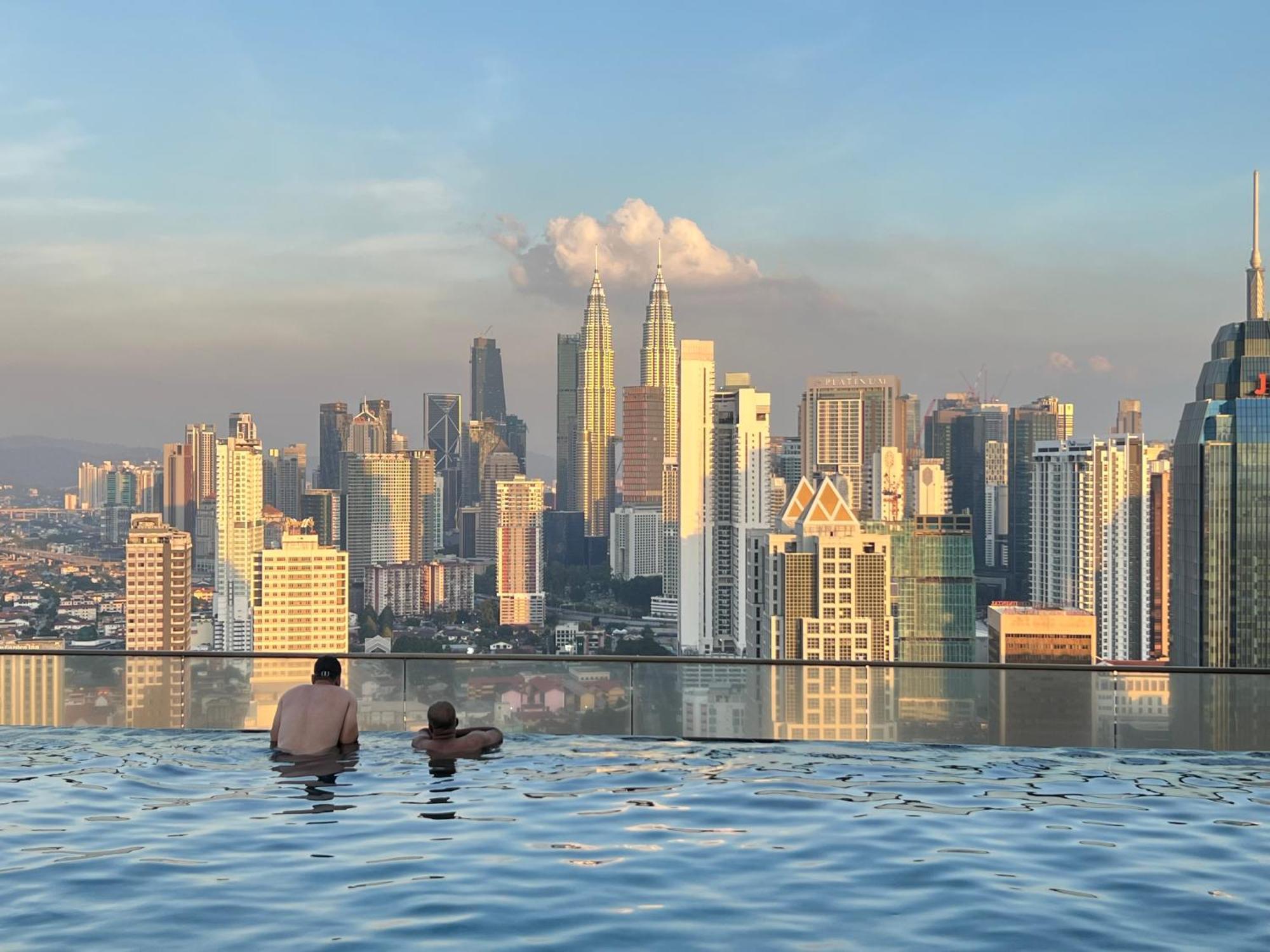 Regalia Spritz Empire Hostel Kuala Lumpur Ngoại thất bức ảnh