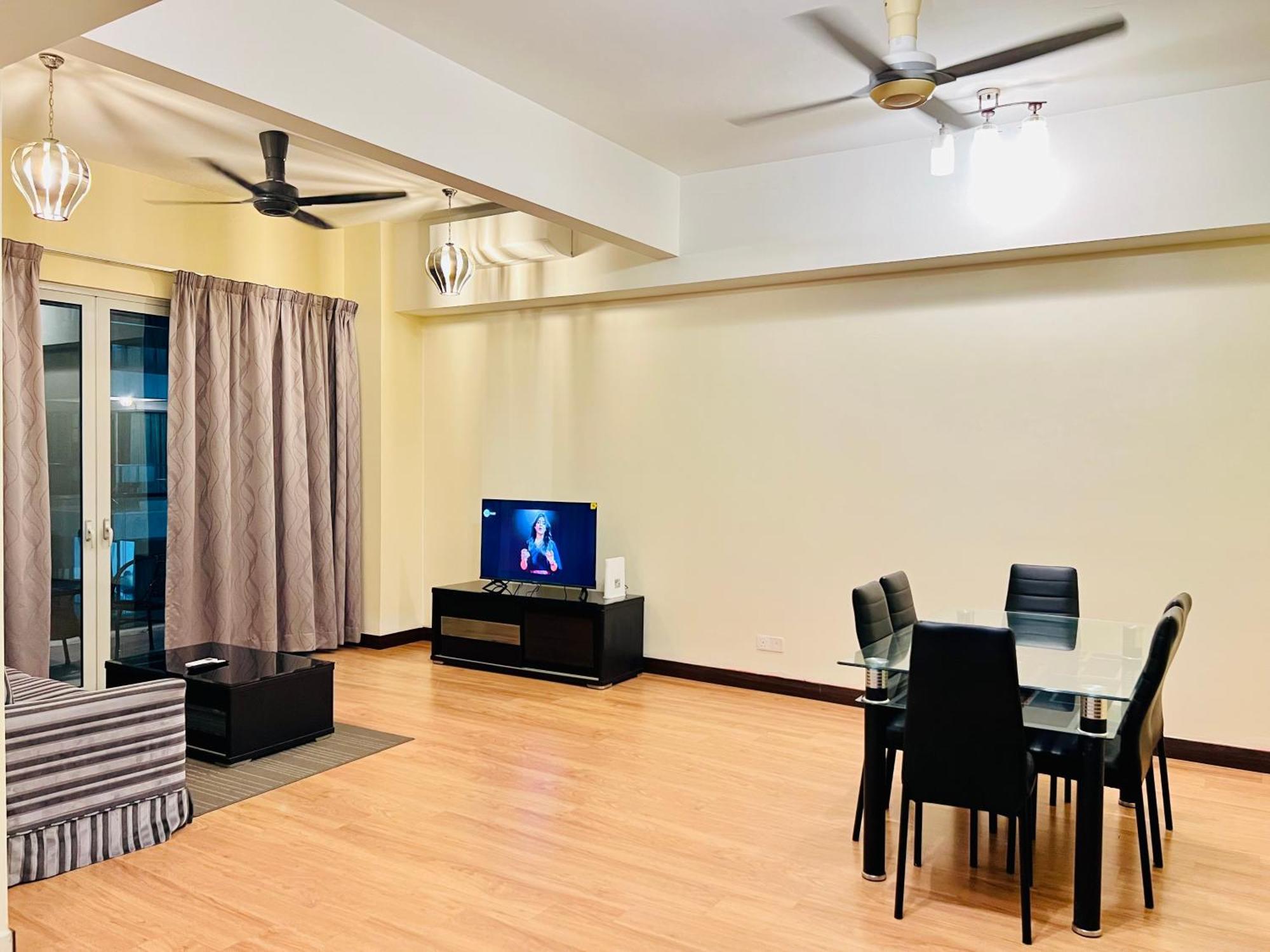 Regalia Spritz Empire Hostel Kuala Lumpur Ngoại thất bức ảnh